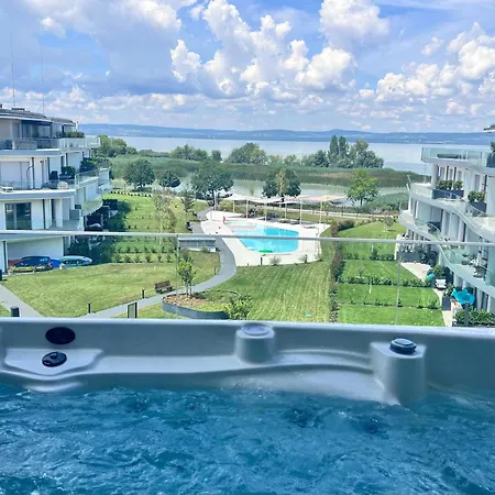 Balatoni Panoramas Lakas Sajat Partszakasszal,medencevel Balatonszárszó