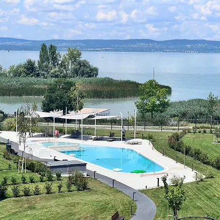 Balatoni Panoramas Lakas Sajat Partszakasszal,medencevel Balatonszárszó