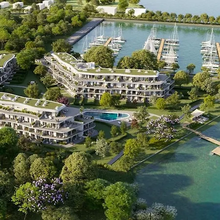 Lägenhet Balatoni Panoramas Lakas Sajat Partszakasszal,medencevel