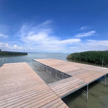 Balatoni Panoramas Lakas Sajat Partszakasszal,medencevel Lägenhet