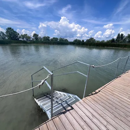 Lägenhet Balatoni Panoramas Lakas Sajat Partszakasszal,medencevel