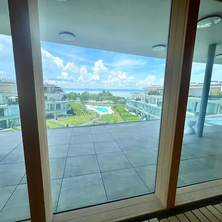 Balatoni Panoramas Lakas Sajat Partszakasszal,medencevel Lejlighed