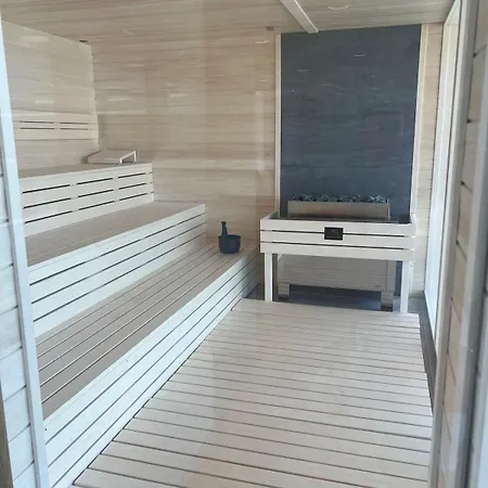 Balatoni Panoramas Lakas Sajat Partszakasszal,medencevel