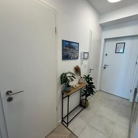 דירה Balatoni Panoramas Lakas Sajat Partszakasszal,medencevel