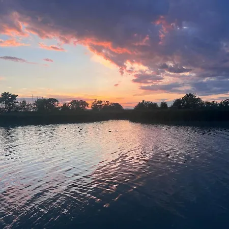 Balatoni Panoramas Lakas Sajat Partszakasszal,medencevel דירה *