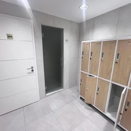 Balatoni Panoramas Lakas Sajat Partszakasszal,medencevel *