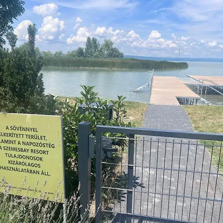 דירה Balatoni Panoramas Lakas Sajat Partszakasszal,medencevel *